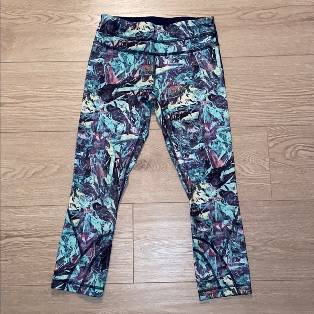 Lululemon tropical abstract crop legging